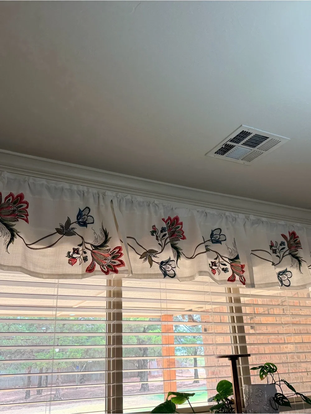 N/A beautiful embroidered